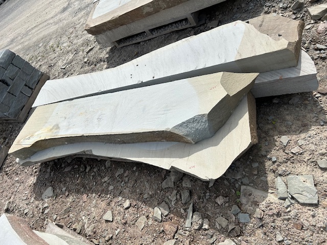 Lot 25: 3 pallets 6" Natural Face Bluestone steps 2